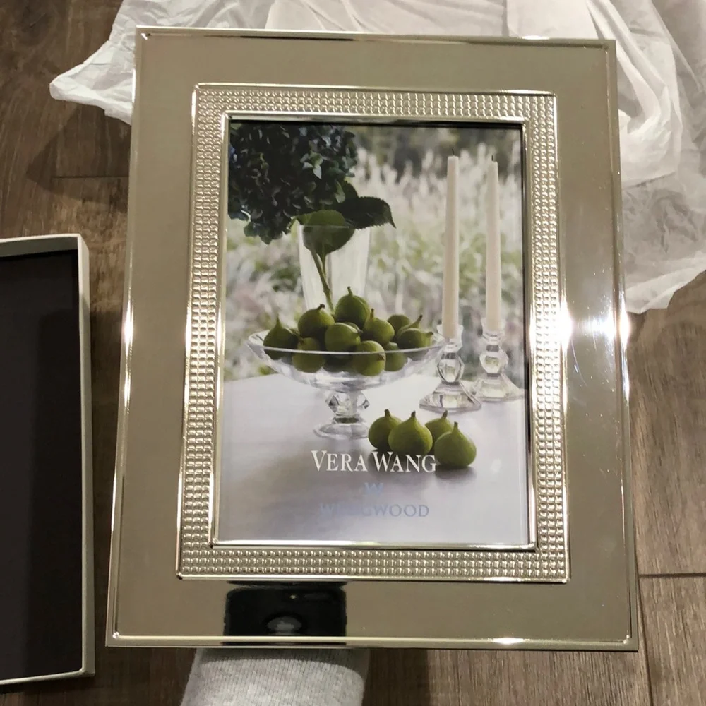 NWT / NIB - VERA WANG - WEDGWOOD silver plated picture frame from Bloomingdale’s - Picture 1 of 12